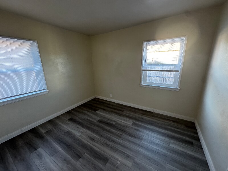 Building Photo - 1118 Magnolia Ave W