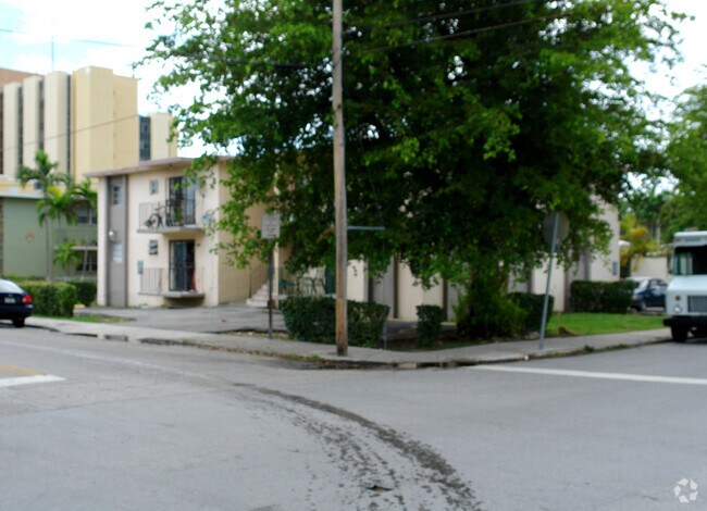 Primary Photo - 989 NW 2nd St