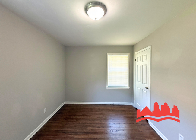 Building Photo - Welcome to this spacious 5-bedroom house