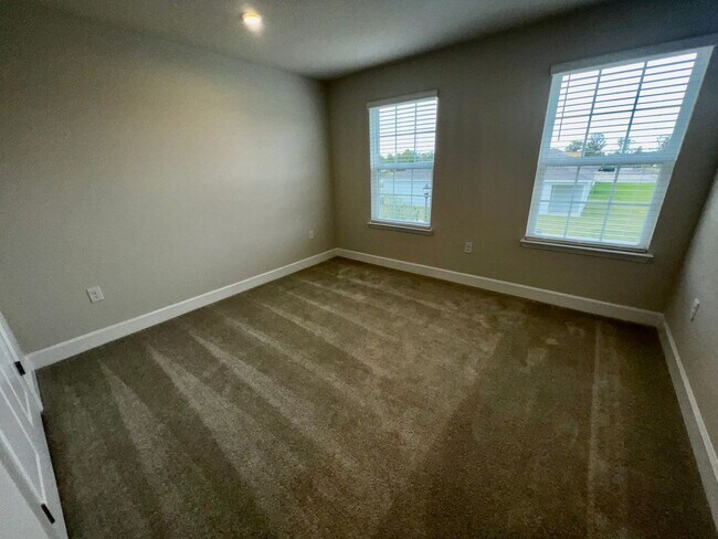 Building Photo - Stunning 5 bedroom 3 bath Winter Haven Home near Lego Land!