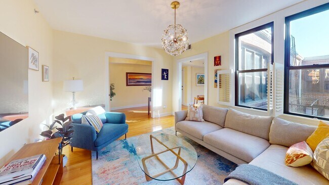 Building Photo - Top Floor Fully Furnished 1,000 Square Foot One Bedroom Plus Den in Kalorama