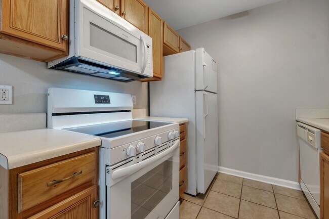 Building Photo - 2738 W Tharpe St