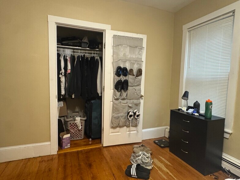 Building Photo - 38 Hillside St