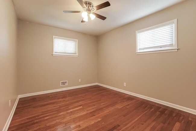 Building Photo - 298 Pineview Dr