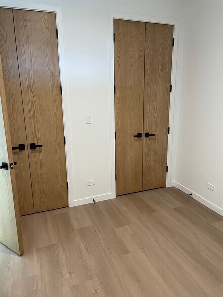 Building Photo - 934 W Diversey Pky