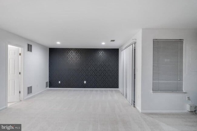 Building Photo - 8648 Royal Worcester Ln