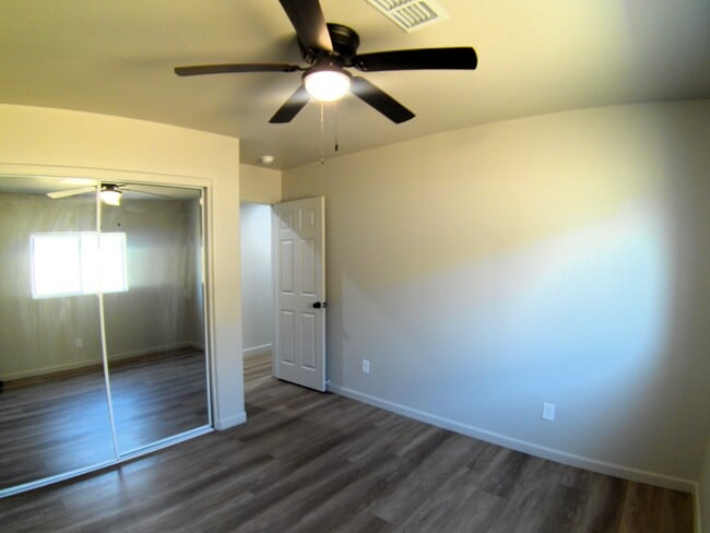 Building Photo - 9821 S Phoenix Dr