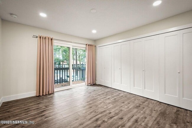 Building Photo - 10462 Big Tree Cir E