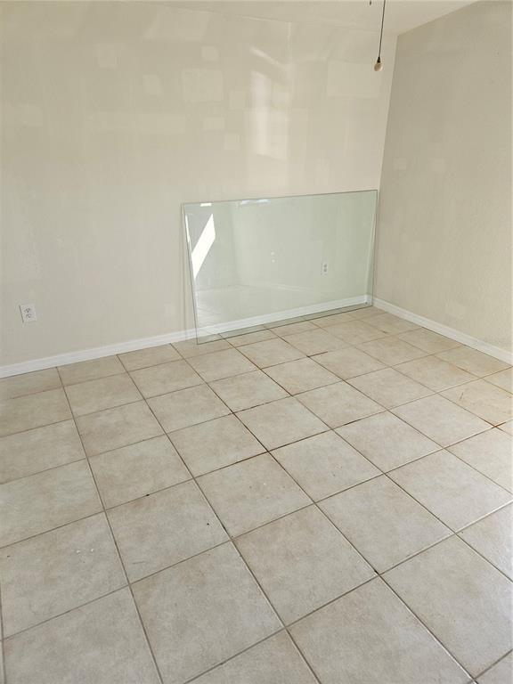 Building Photo - 125 Poinsettia Cir NE