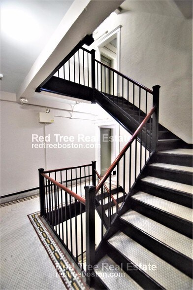 Building Photo - 288 Chestnut Hill Ave