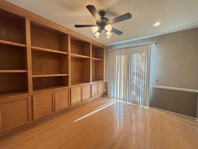 Building Photo - Upgraded West Lancaster Home
