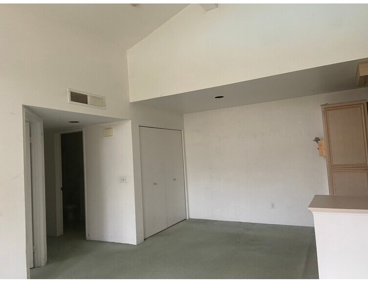 Building Photo - 17161 Alva Rd