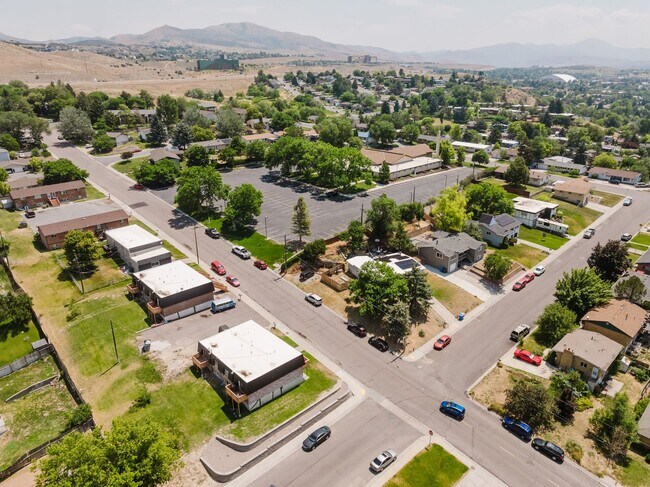Building Photo - Poplar