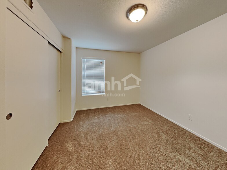 Building Photo - 12810 W Roanoke Ave