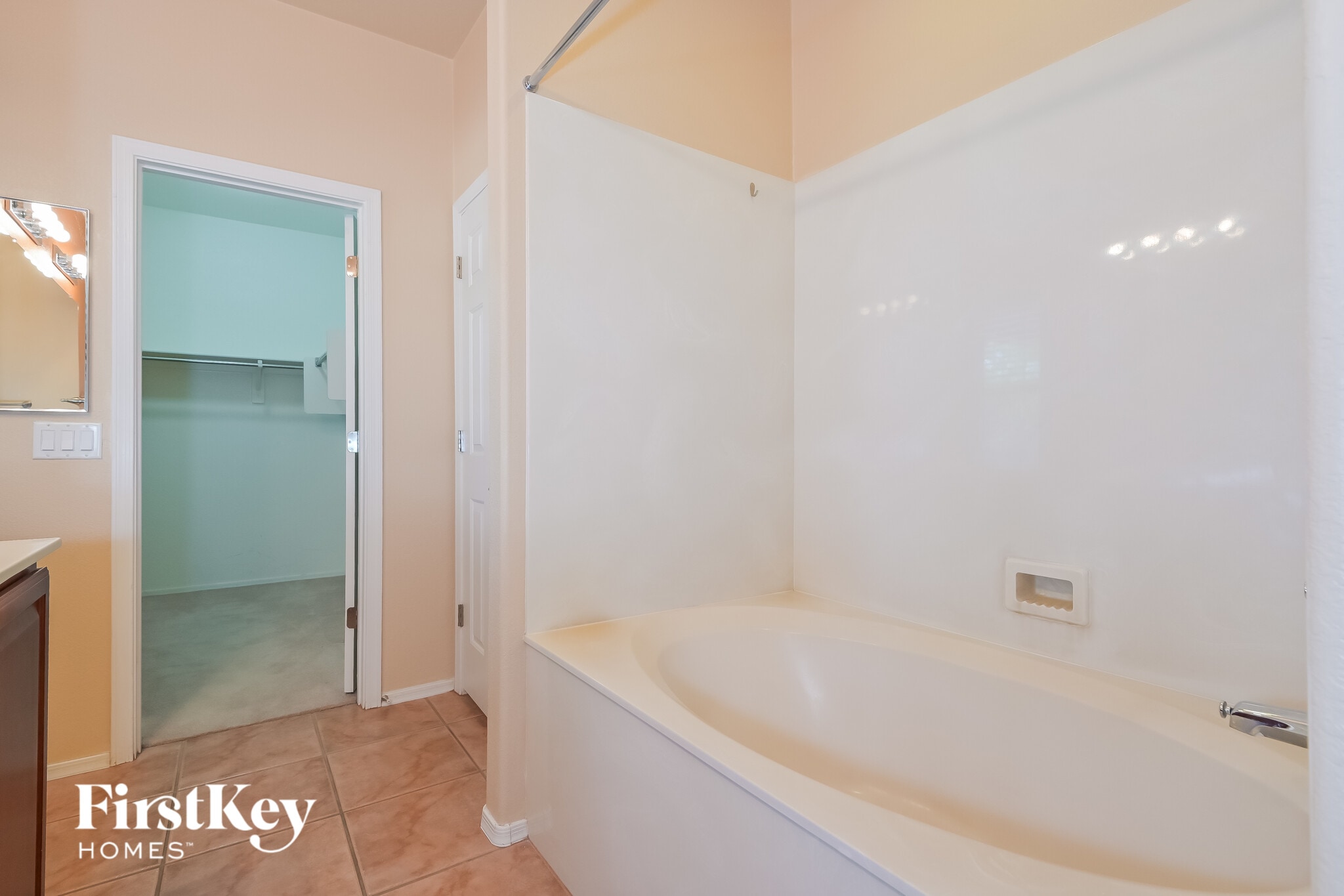 Building Photo - 2116 S Thunder Tanner Dr