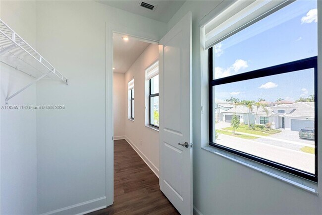 Building Photo - 2662 NW 87th Ter