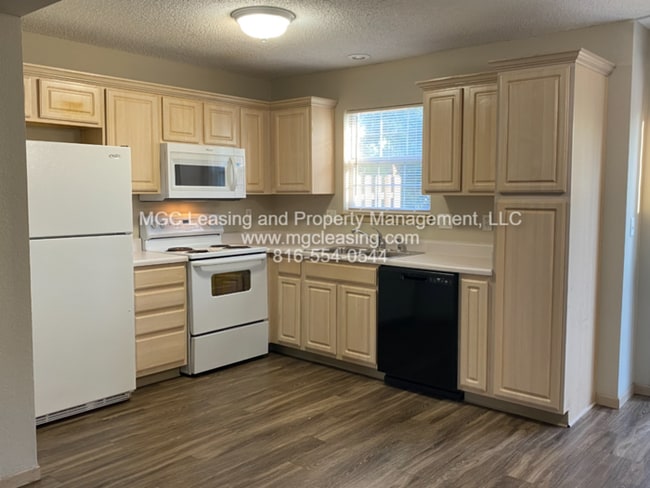 Building Photo - SOUTH GARDEN TOWNHOMES