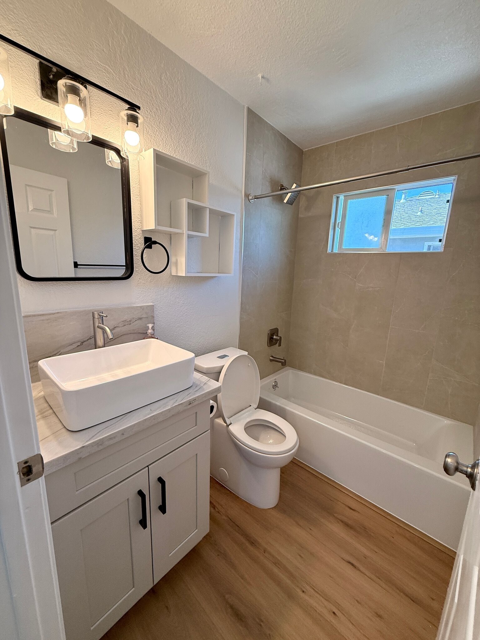 Building Photo - 1265 Bouret Dr