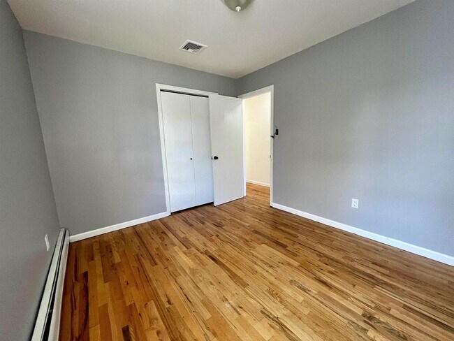 Building Photo - 640 38th St