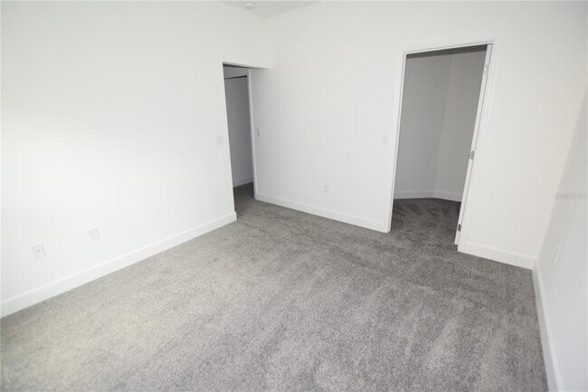 Building Photo - 460 Lake Shore Pkwy