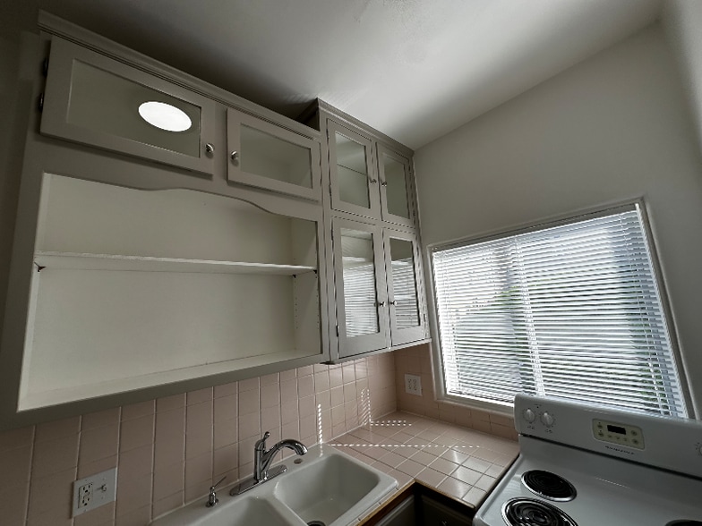 Building Photo - 2215 Carroll St