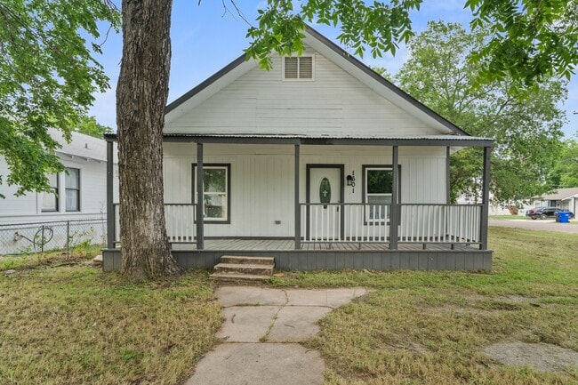 Primary Photo - 1601 N 11th St