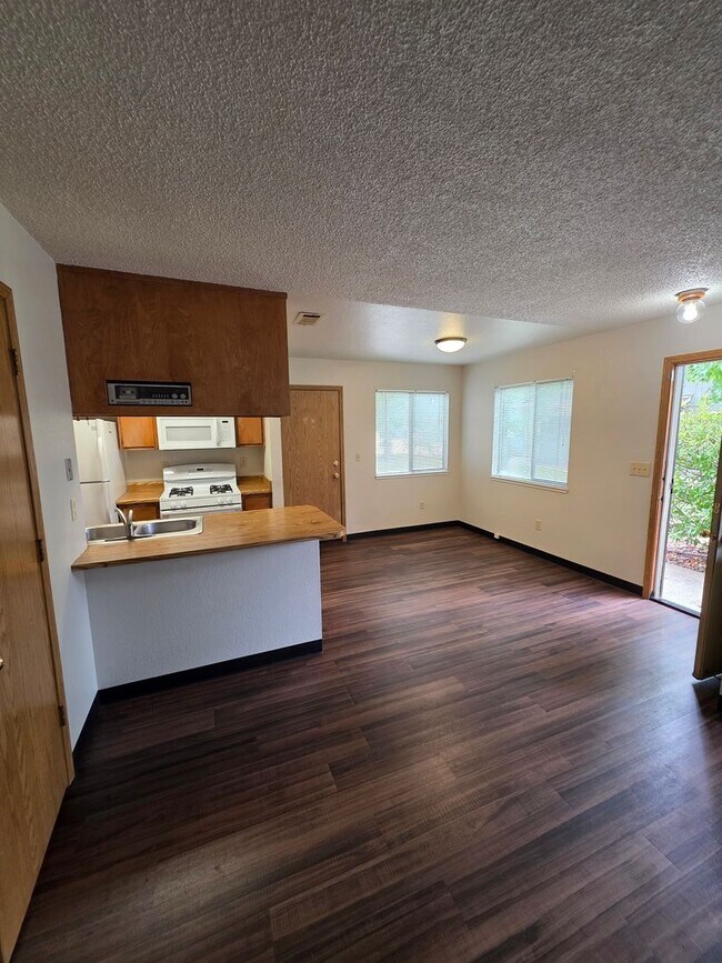 Building Photo - 2576 Sabre Ct