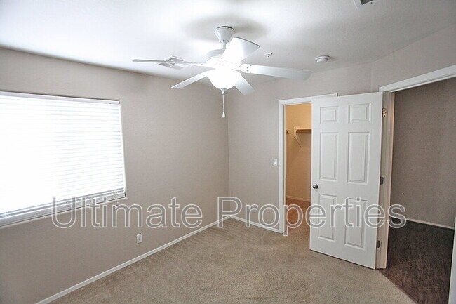 Building Photo - 8856 W Aster Dr