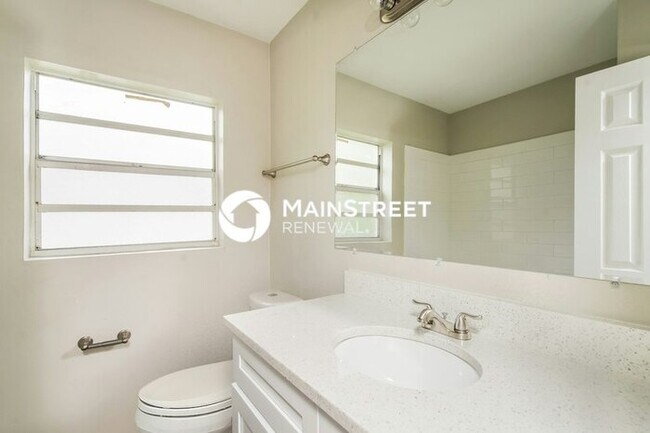 Building Photo - 4 Bedroom Pet-Friendly Home in ORLANDO, FL with Main Street Renewal