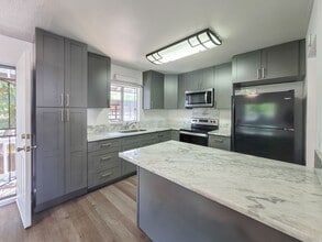 Building Photo - 3BR / 2Bath / 3Pkg - Home in Aiea!