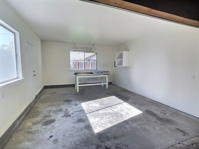 Building Photo - Saratoga 3 Bedroom House