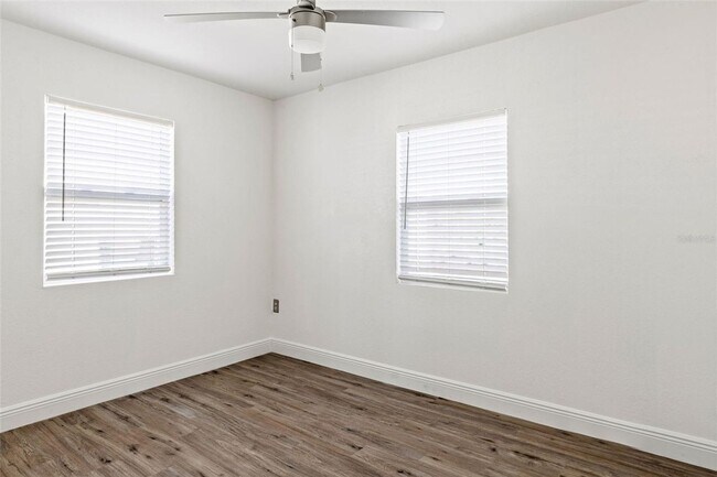 Building Photo - **FIRST MONTHS RENT FREE** Waterfront 3 Be...