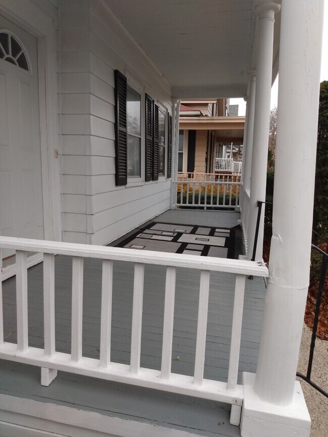 Front Porch - 1530 Wisconsin Ave