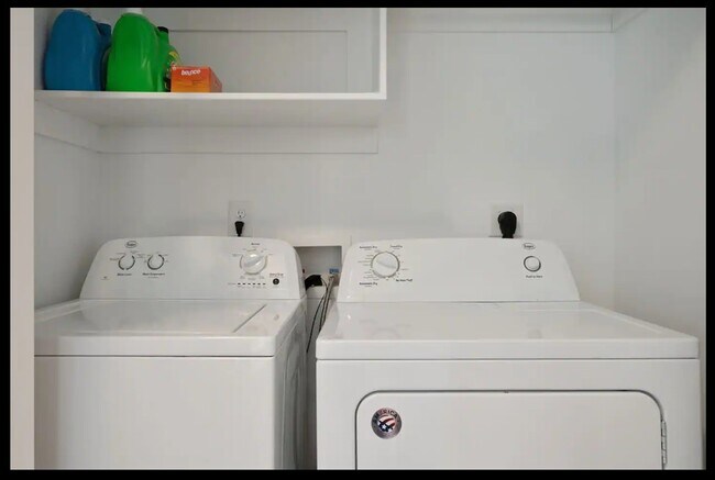 Laundry Room - 1100 Coleman St