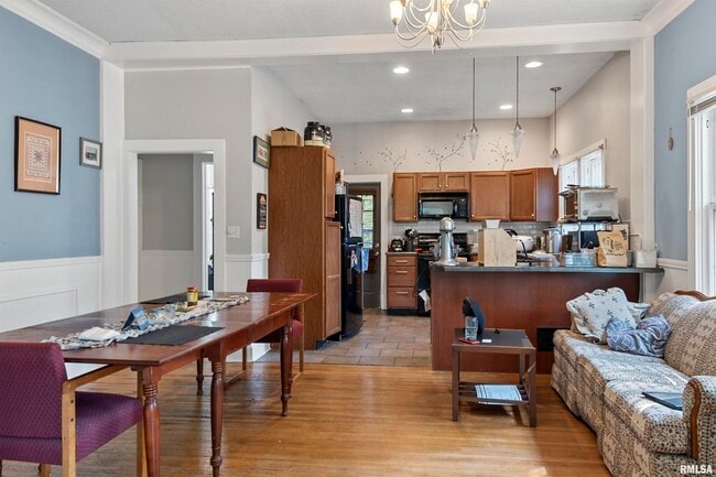 Building Photo - 1214 W Monroe St