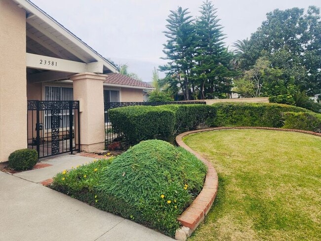 Building Photo - 23581 Via Calzada