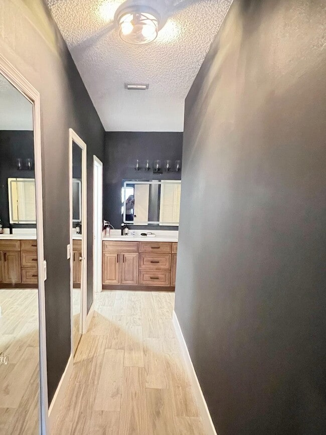 Building Photo - 11903 Sturbridge Ln