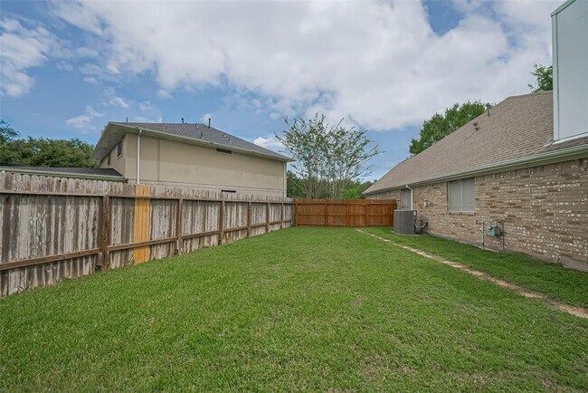 Building Photo - 4502 Twin Elm Dr