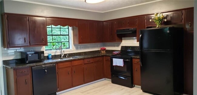 Building Photo - 73 Huff Dr