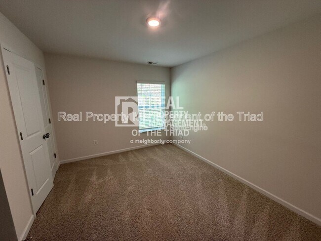 Building Photo - 407 Gulliver Ct