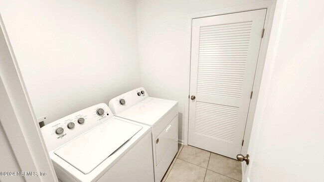 Building Photo - 307 Redbud Rd