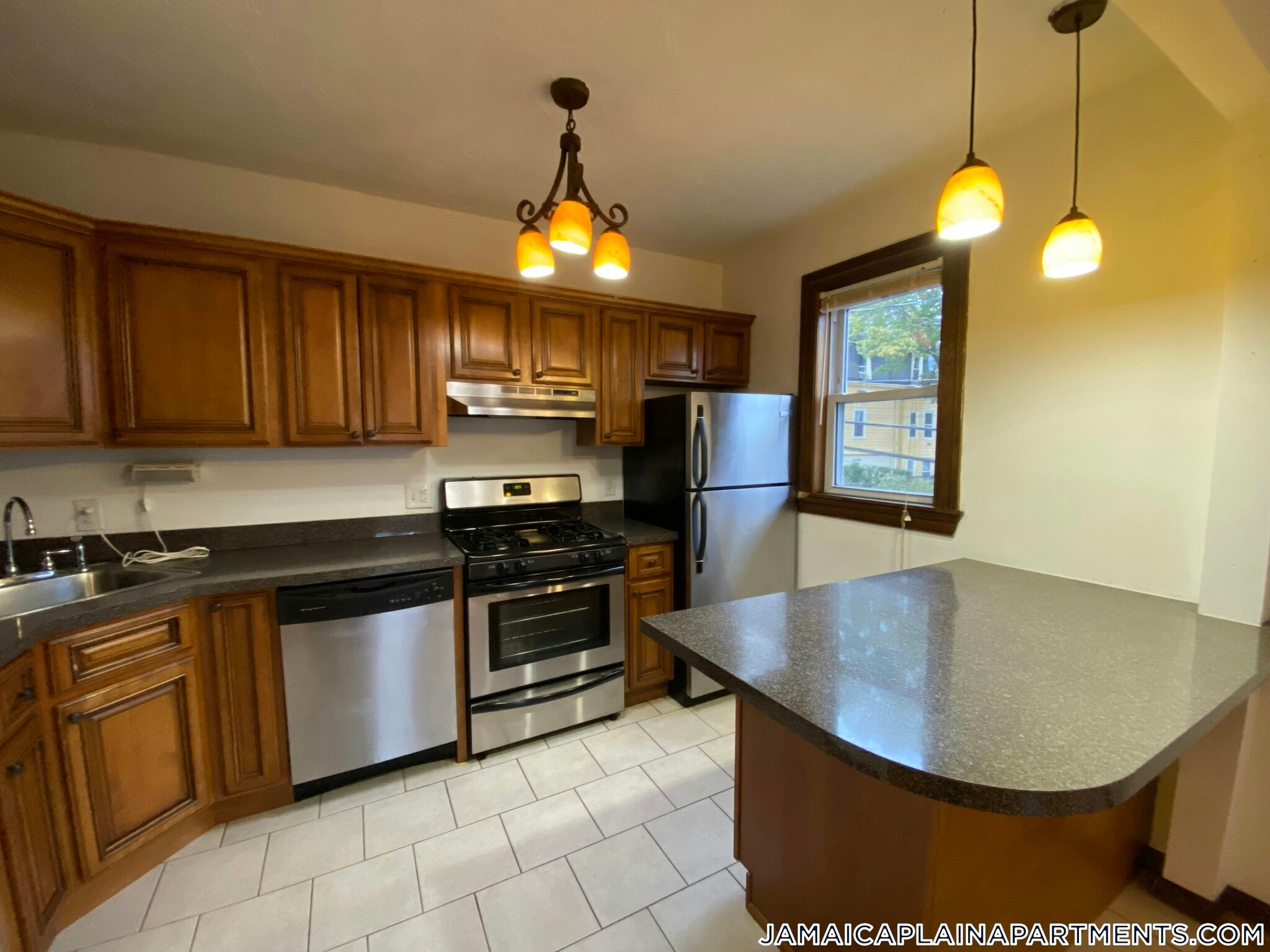 Building Photo - 87 Sheridan St