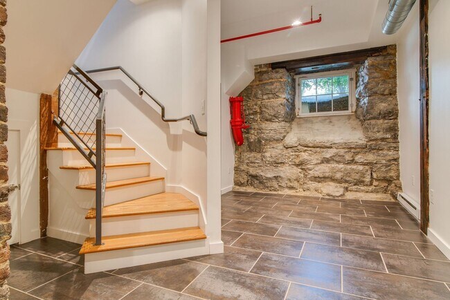 Building Photo - Expansive Historic Loft in the Heart of Germantown