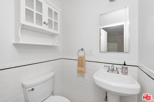 Building Photo - 3023 Prospect Ave