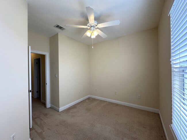 Building Photo - 413 Nathey Ave