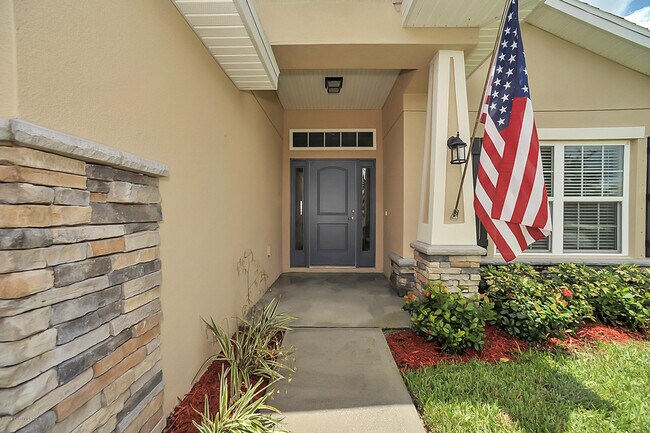 Building Photo - 553 Hollow Glen Dr