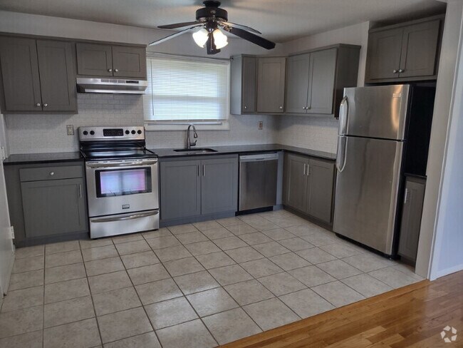 Building Photo - 482 Oak Ave