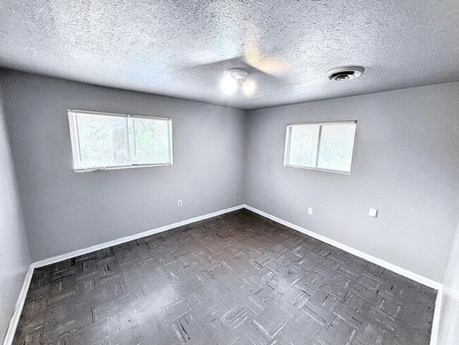 Building Photo - 3018 Meadow Forest Dr