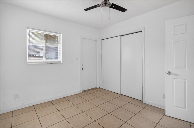 Building Photo - 709 SW 13th Ave