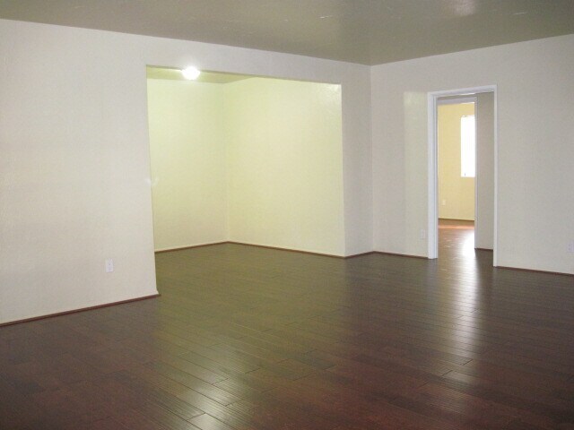 Building Photo - 4076 McLaughlin Ave